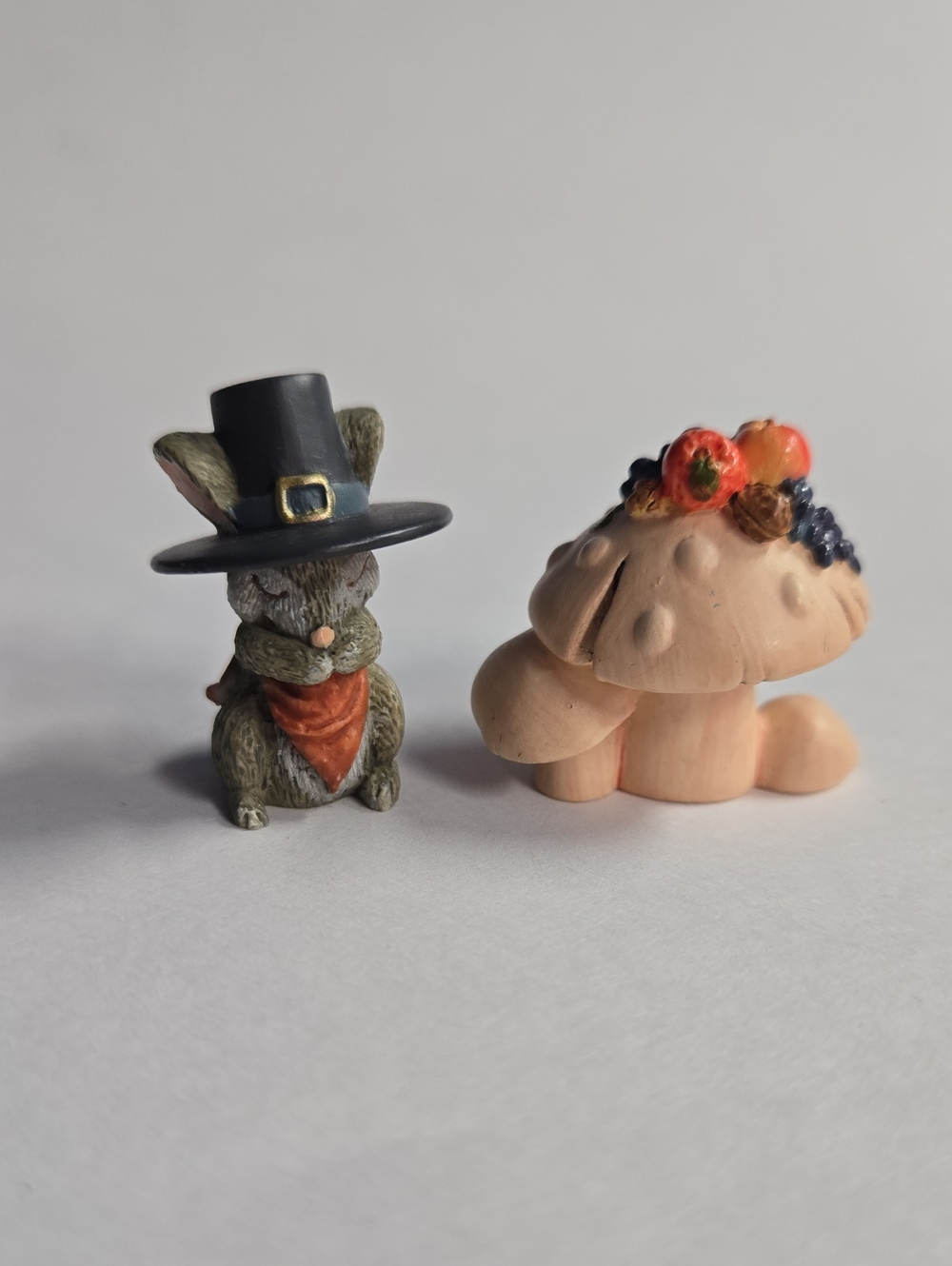 Vntg Hallmark Cards Inc. 1995 Fall Harvest Mouse & Mushroom Set EUC 1"